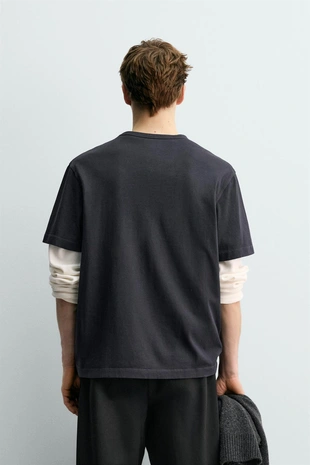 Футболка с карманом AARON LEVINE X ZARA