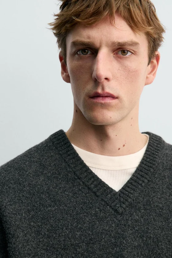ШЕРСТЯНОЙ СВИТЕР С V-ОБРАЗНЫМ ВЫРЕЗОМ Zara «Aaron Levine»