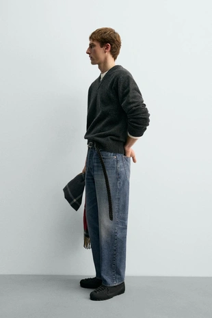 Шерстяной свитер с V-образным вырезом AARON LEVINE X ZARA