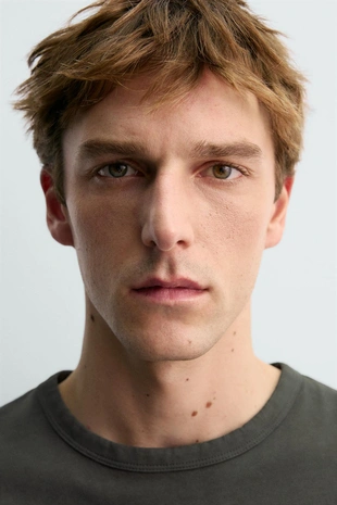 Футболка с карманом AARON LEVINE X ZARA- Заказать в России