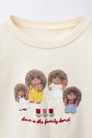 Футболка с принтом SYLVANIAN FAMILIES ®- Заказать в России