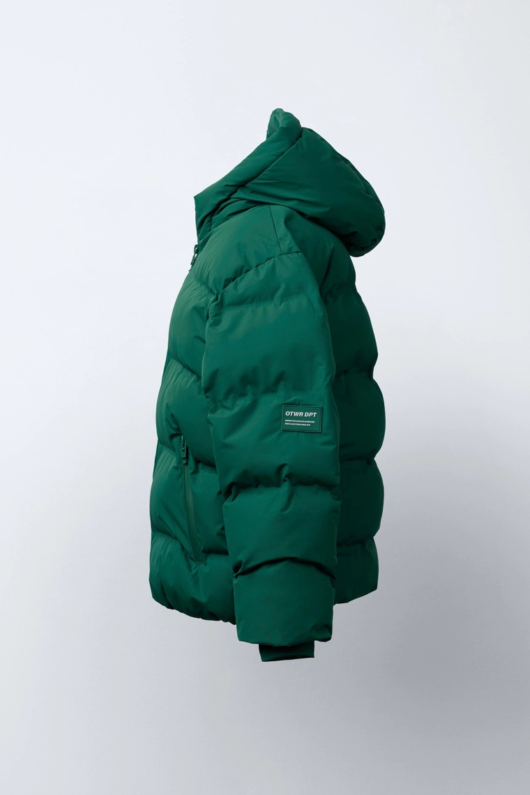 Пуховик с меткой и водоотталкивающим покрытием