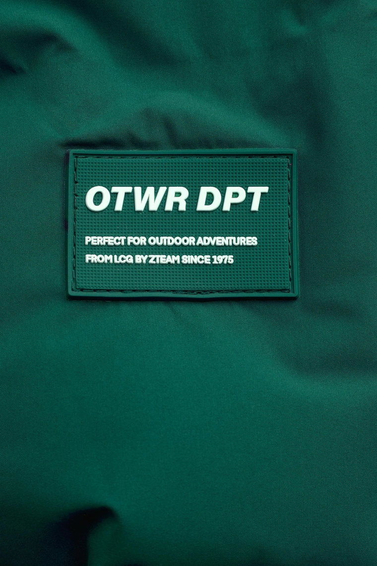 Пуховик с меткой и водоотталкивающим покрытием