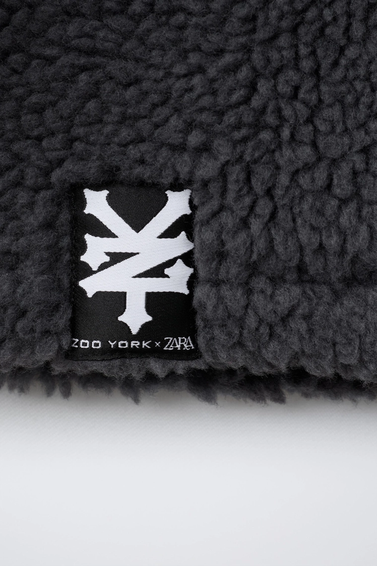 Куртка-рубашка из искусственного меха с съемным капюшоном и вышитыми деталями zoo york® x zara