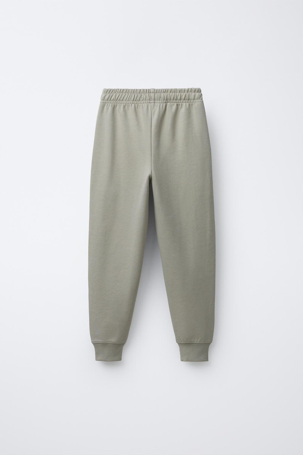 Костюм с капюшоном и брюками с вышивкой и текстурами