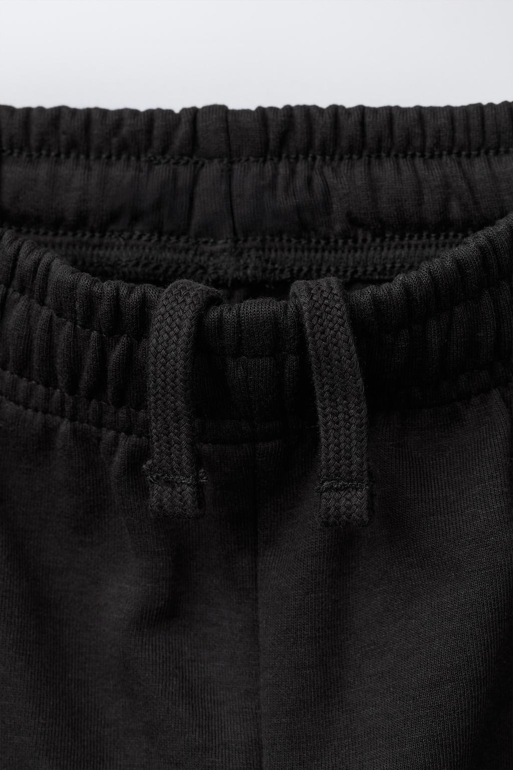 Костюм с капюшоном и брюками с принтом на резинке