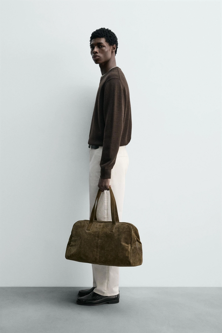 Легкий свитер из шерсти