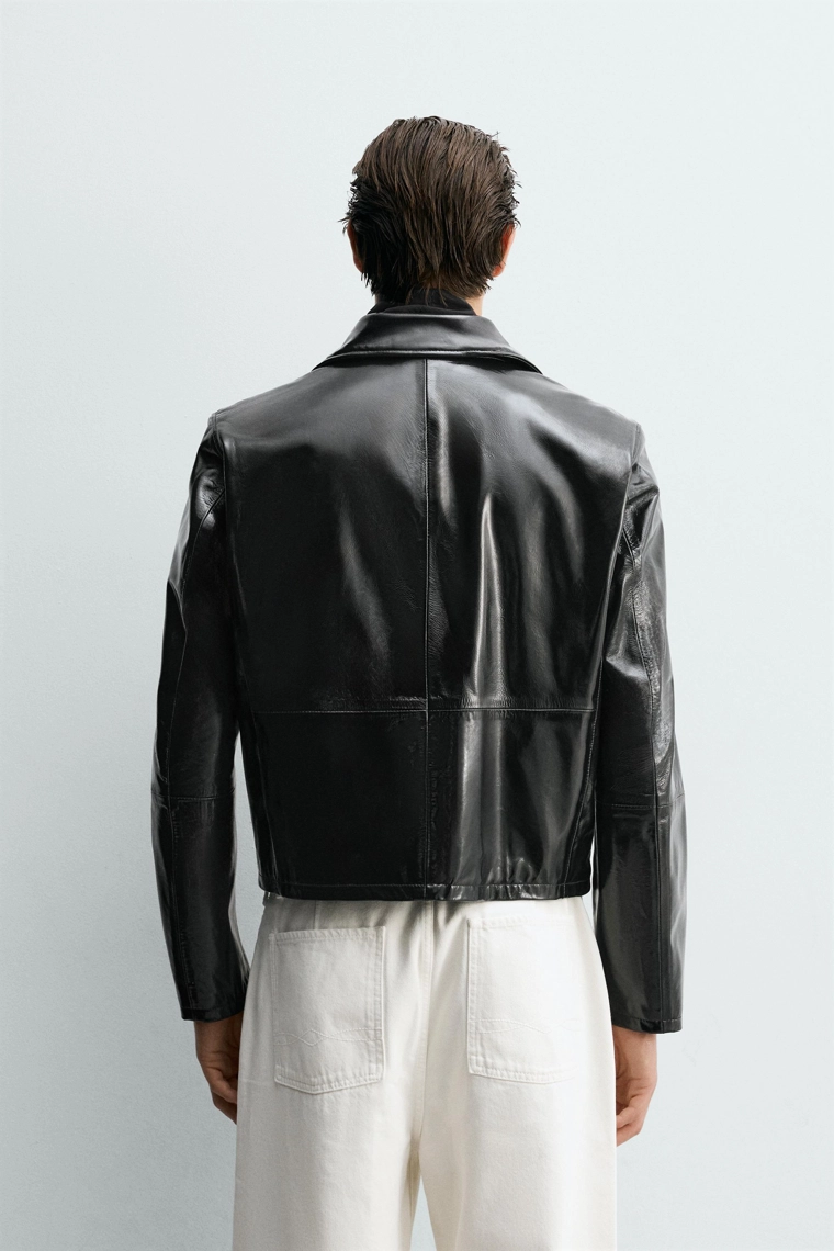 Кожаная куртка с блестящей отделкой