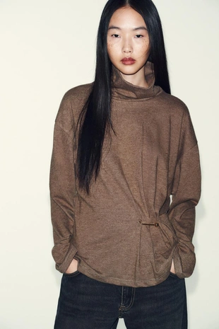 Мягкий топ с металлической деталью- Заказать в России