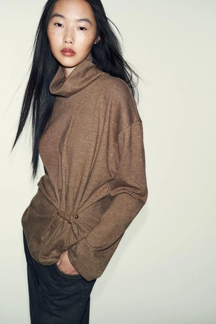 Мягкий топ с металлической деталью- Заказать в России