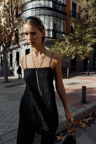 Длинный асимметричный кружевной топ- Заказать в России