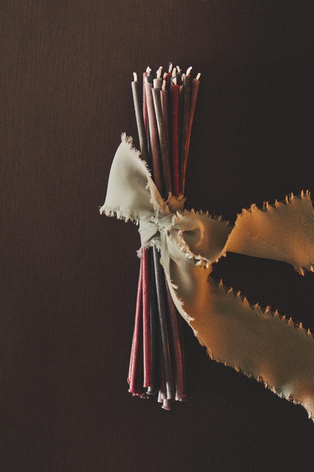 Набор из 20 длинных ароматизированных свечей с базиликовым ароматом