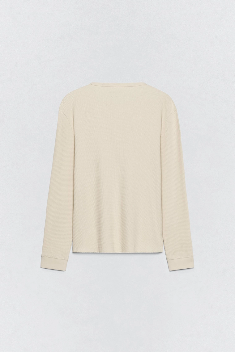 Футболка с воротником хенли и вафельным переплетением от soshiotsuki x zara