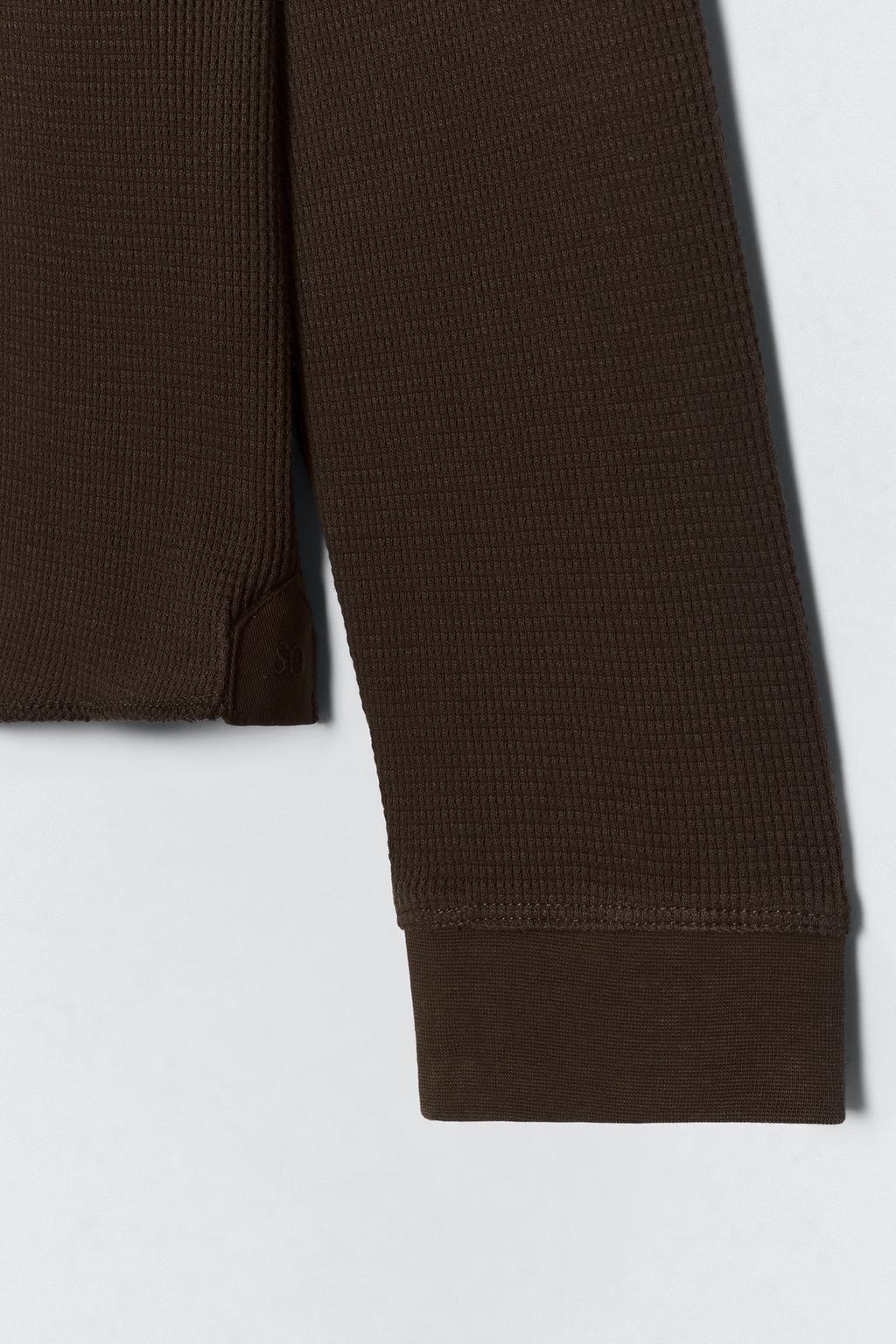 Мужская футболка с длинными рукавами и гофре от soshiotsuki x zara