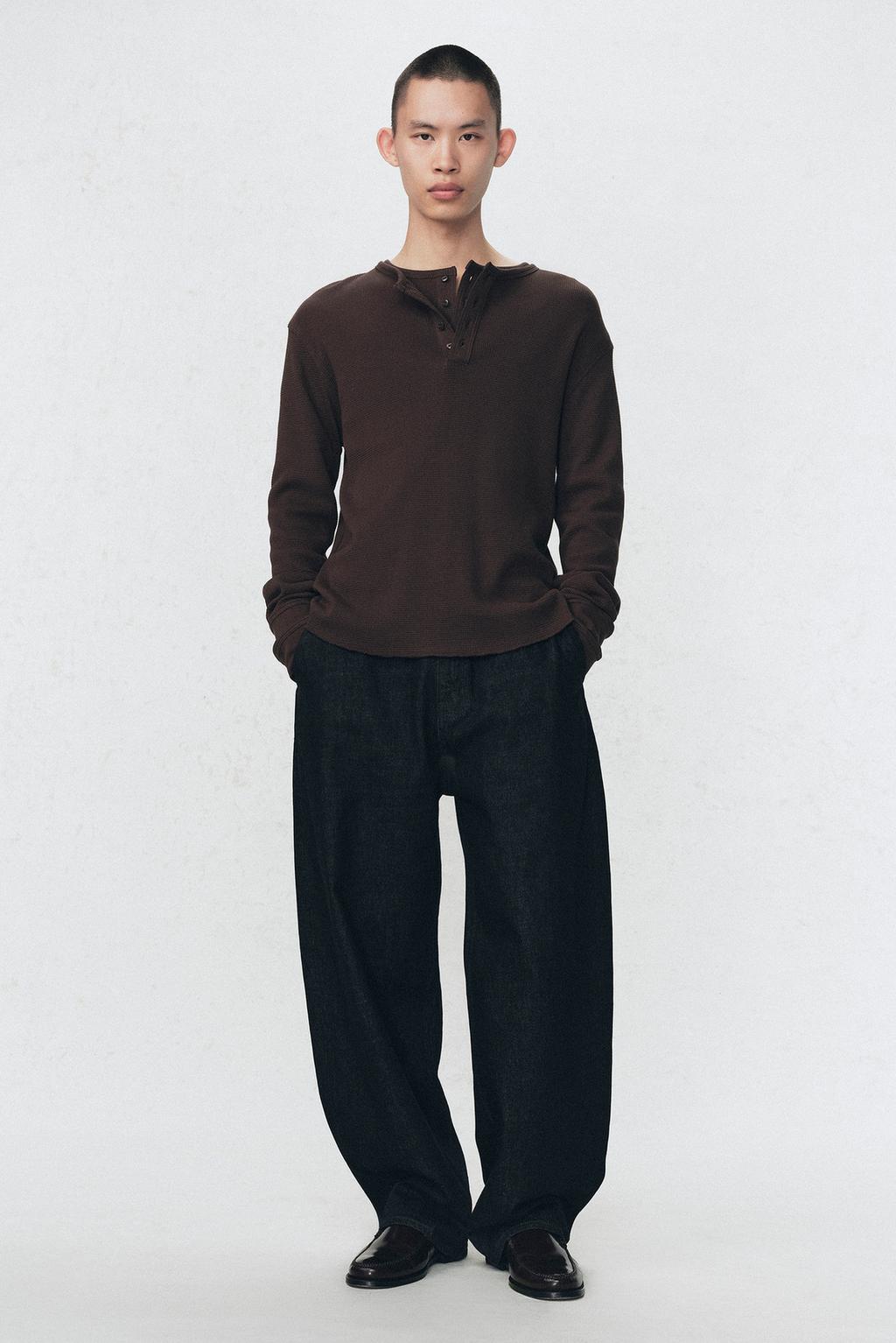 Мужская футболка с длинными рукавами и гофре от soshiotsuki x zara