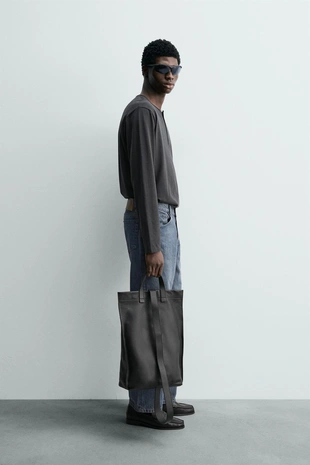 Футболка с круглым вырезом