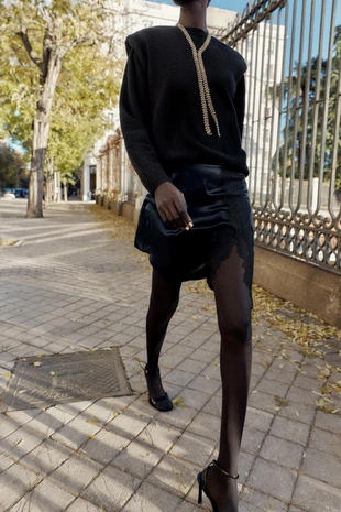 Атласная мини-юбка с кружевом- Заказать в России