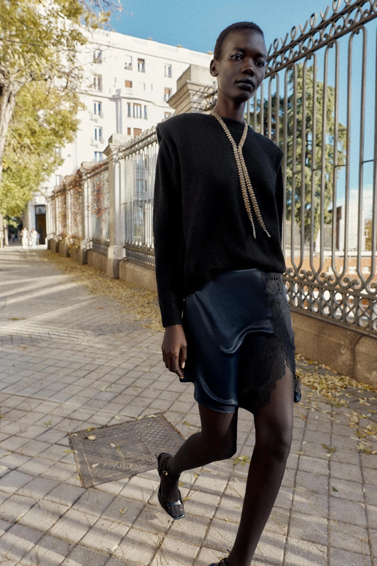 Мини-юбка из атласа с кружевом