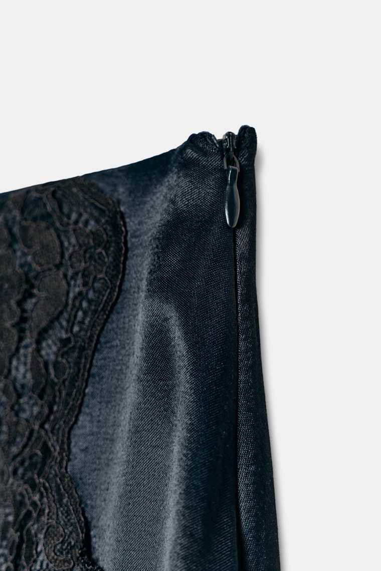 Мини-юбка из атласа с кружевом