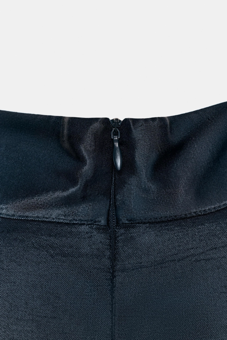 Мини-платье из атласа с кружевными деталями