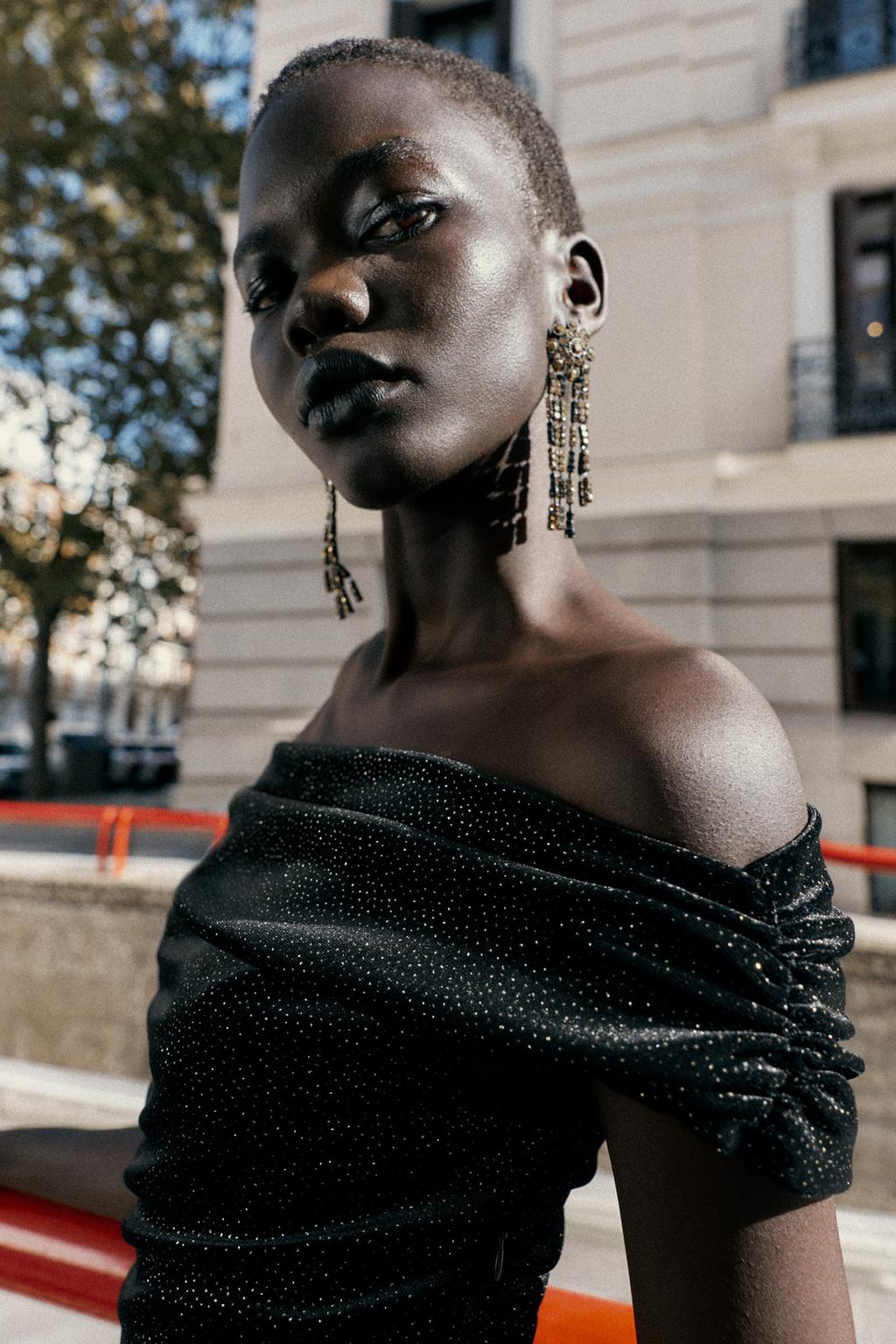 БАРХАТНОЕ МИНИ-ПЛАТЬЕ С БЛЁСТКАМИ