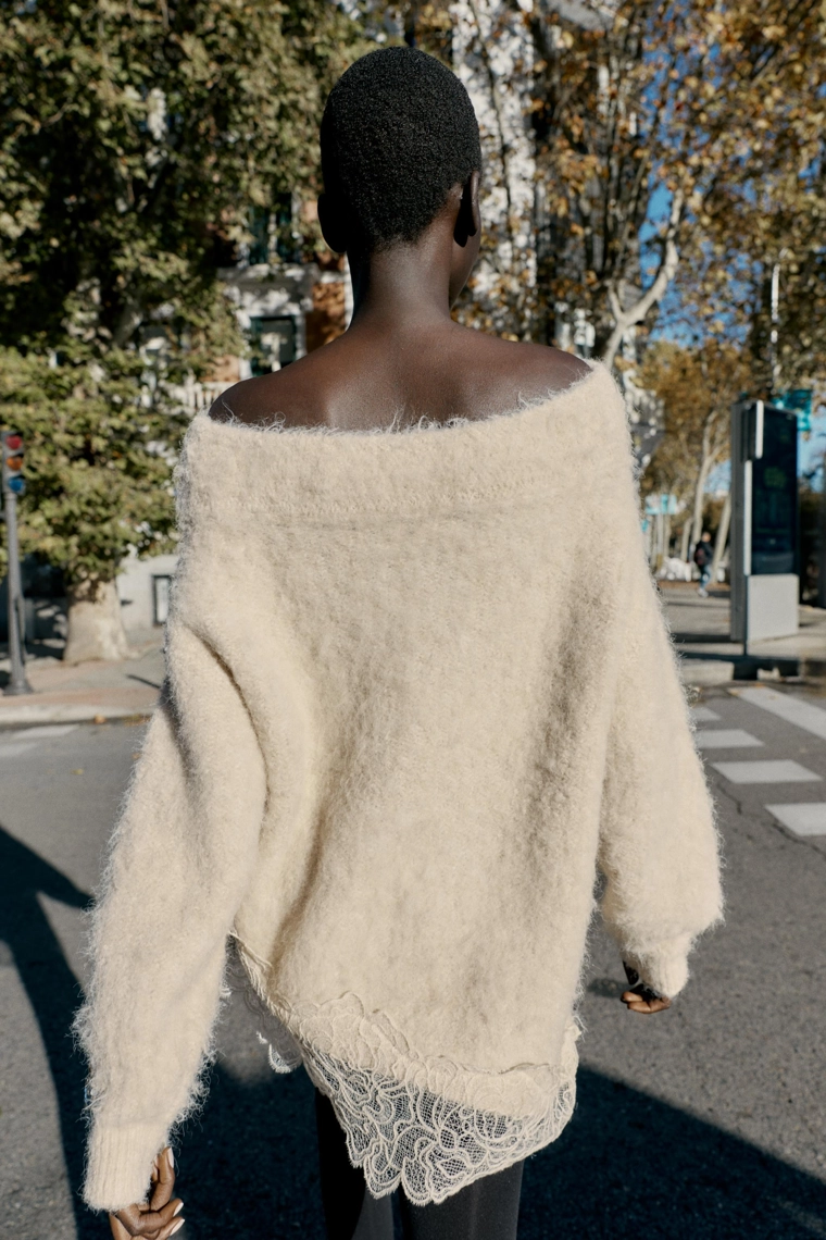 Трикотажный свитер с кружевом