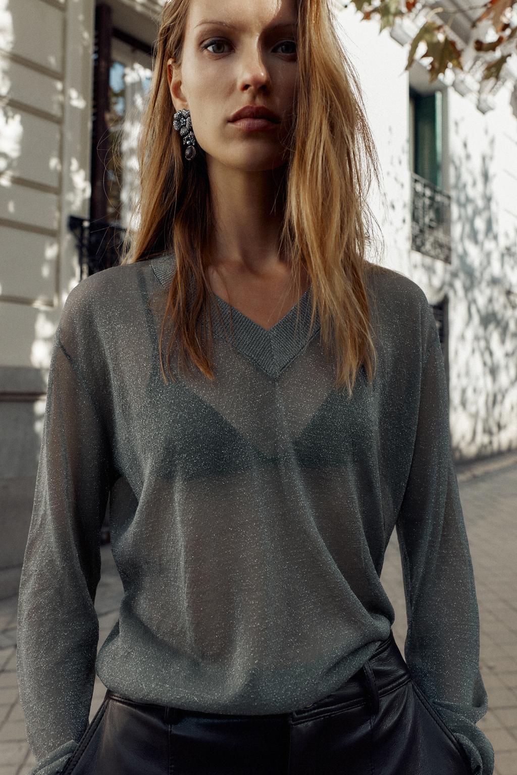 Серьги с цветком и камнем