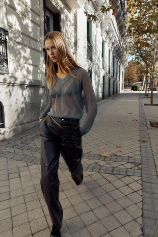 Брюки прямого кроя из искусственной кожи- Заказать в России