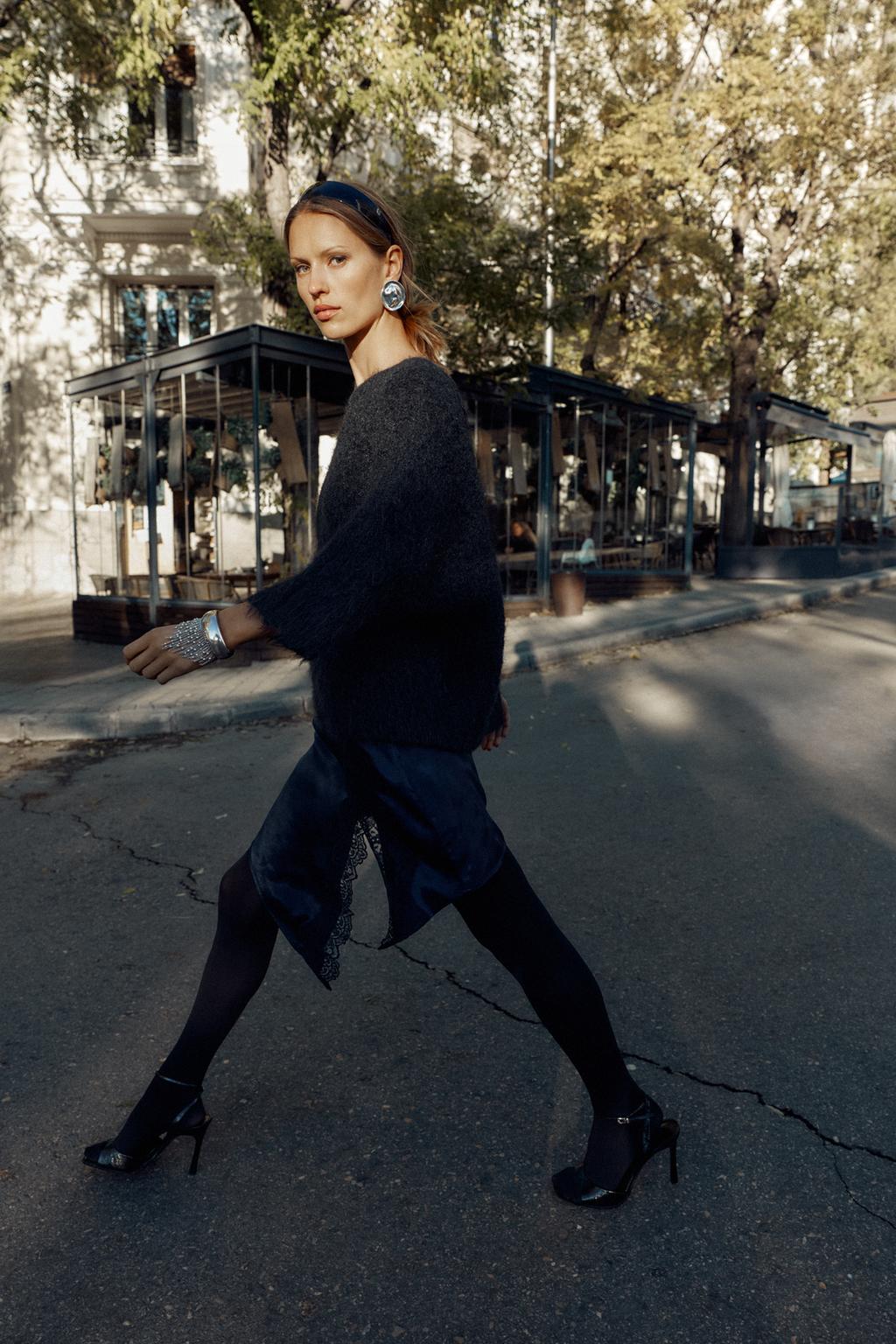 СВИТЕР С КОМБИНИРОВАННЫМ КРУЖЕВОМ