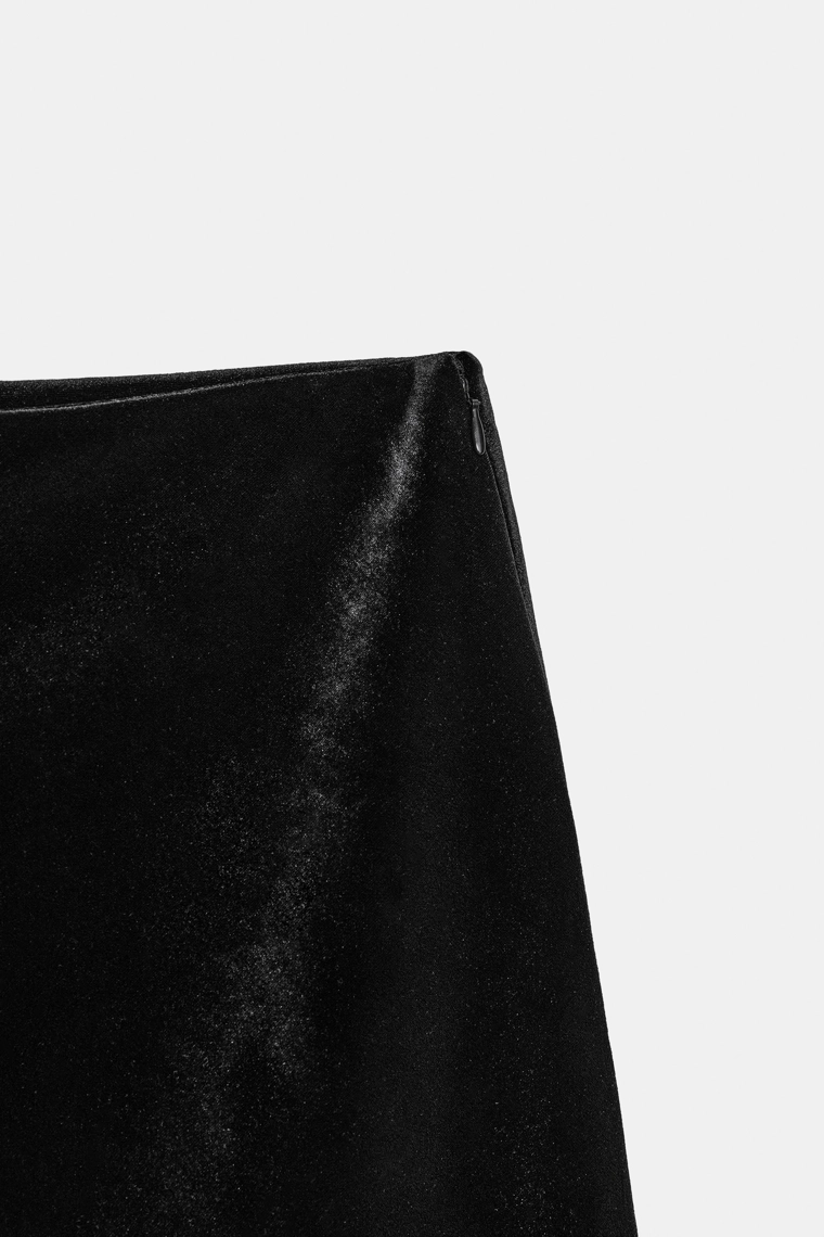 Асимметричная юбка из бархата с кружевом