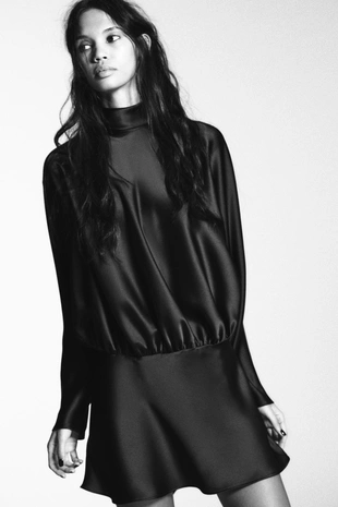 Короткое атласное платье с шарфом- Заказать в России