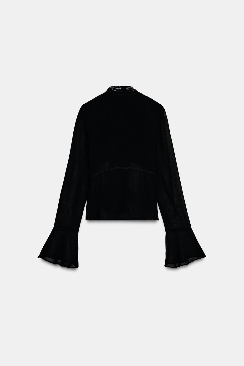 РУБАШКА ИЗ КРЕПА С ВЫШИВКОЙ И ШАРФОМ