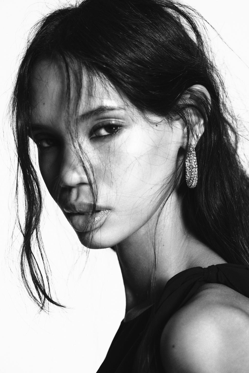 СЕРЬГИ-КОЛЬЦА СО СТРАЗАМИ