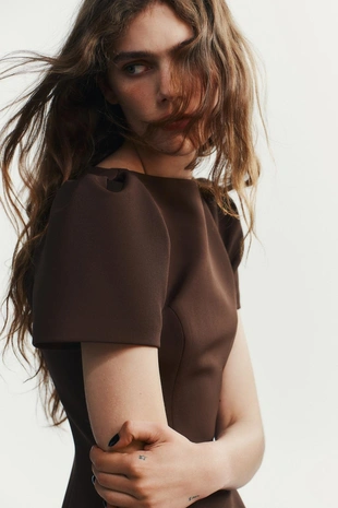 Короткое платье со складками и карманами- Заказать в России