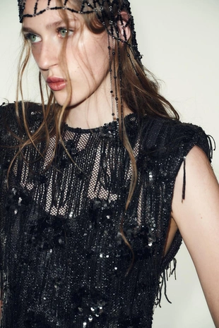 Мини-платье асимметричного кроя с пайетками- Заказать в России