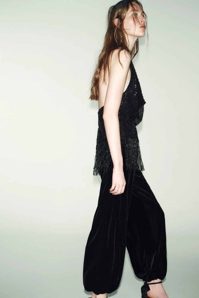 Топ с галстуком на шее с бахромой и пайетками