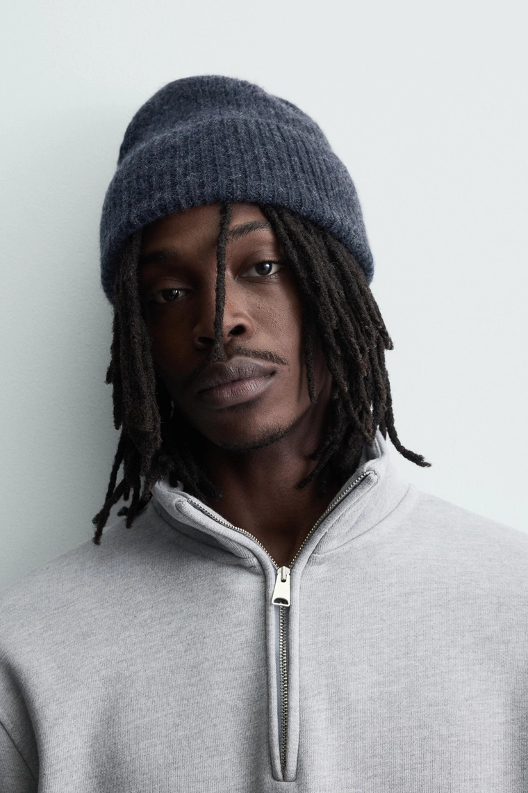 Шерстяная вязаная шапка