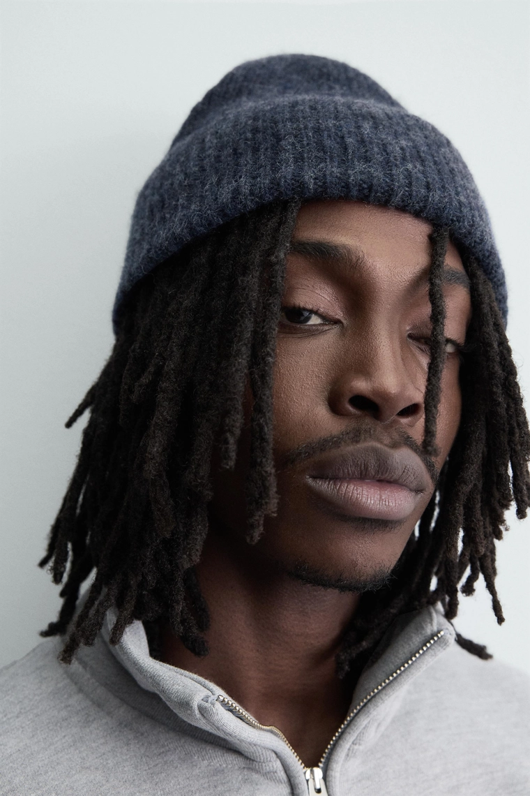 Шерстяная вязаная шапка