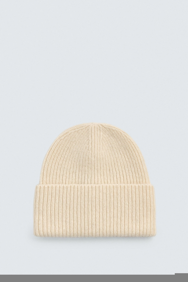 Шерстяная вязаная шапка