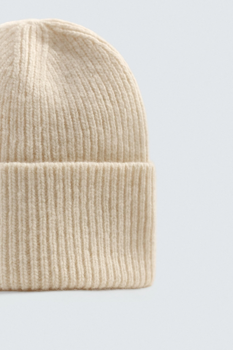 Шерстяная вязаная шапка