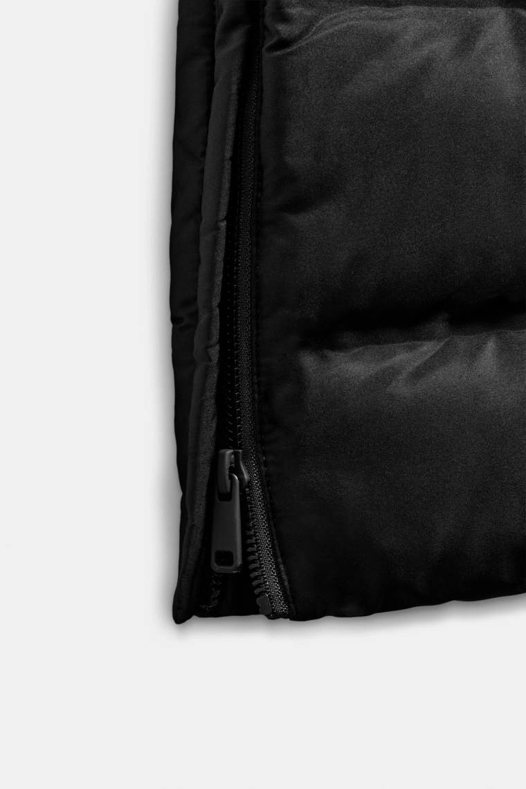 Пуховик с капюшоном и поясом-резинкой