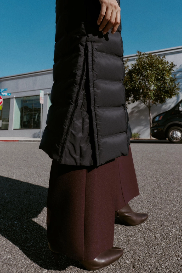 Пуховик с капюшоном и поясом-резинкой