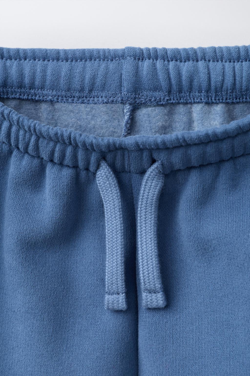 БРЮКИ-ДЖОГГЕРЫ С ПРИНТОМ «КОРПОРАЦИЯ МОНСТРОВ» © DISNEY PIXAR