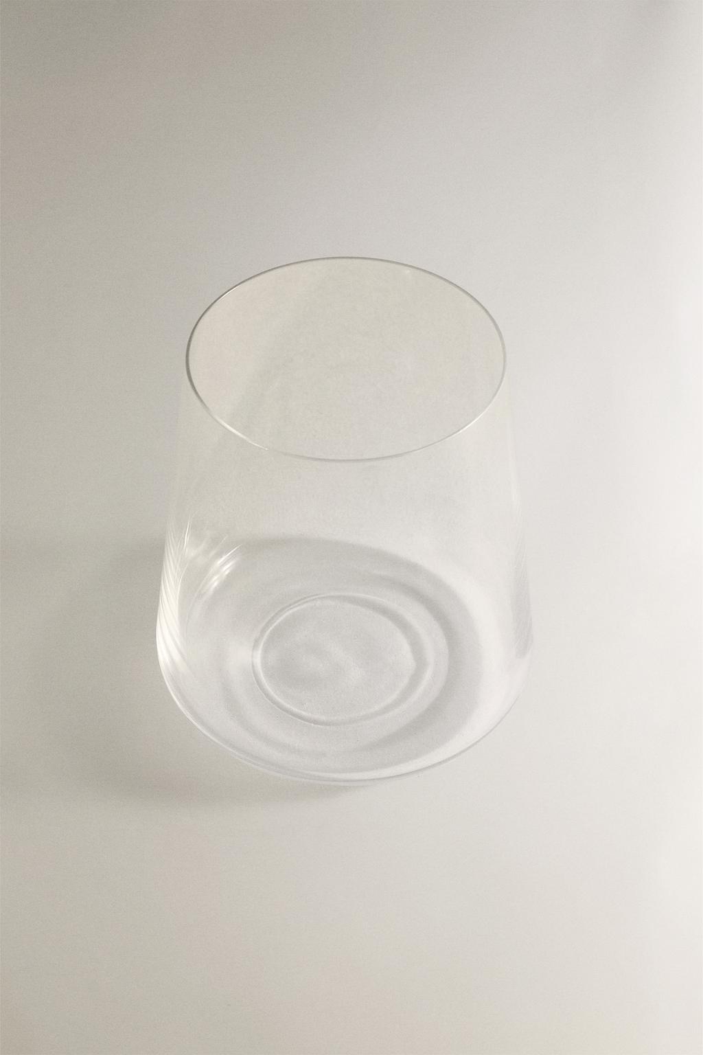 Стеклянный рюмка конической формы