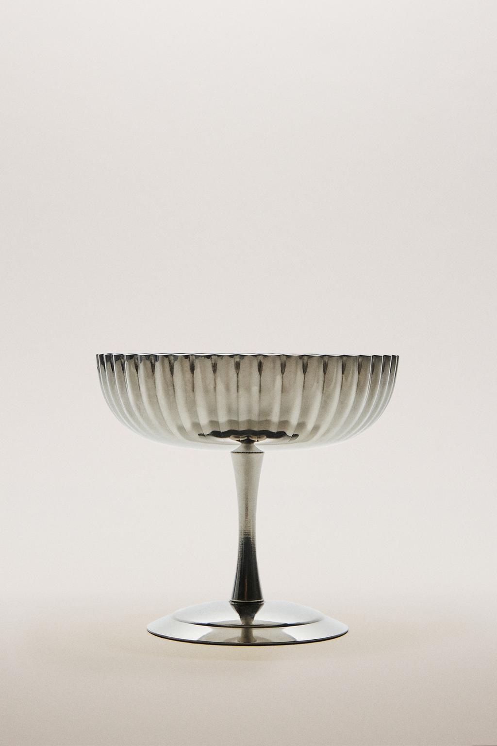 Металлический бокал с волнами