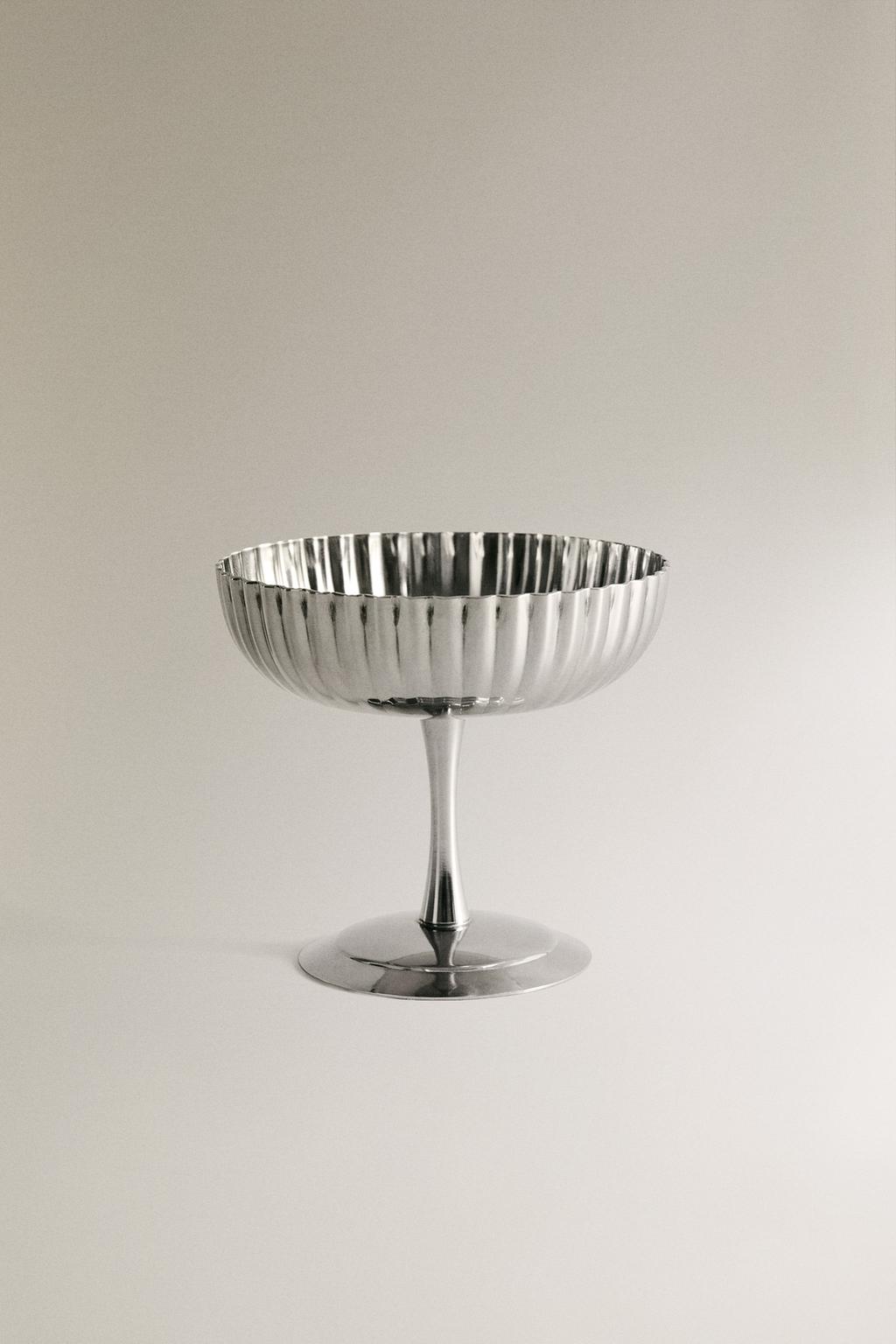 Металлический бокал с волнами