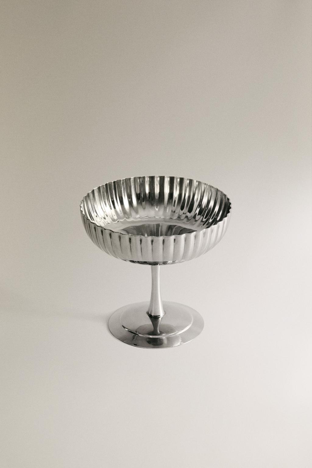 Металлический бокал с волнами