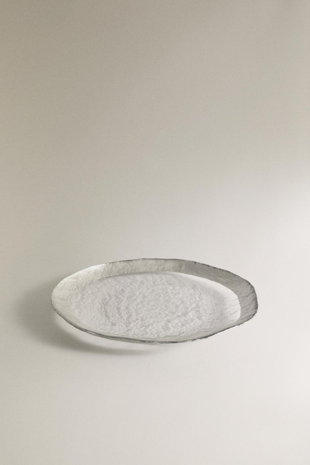 Стеклянная дессертная тарелка с серебристым ободом