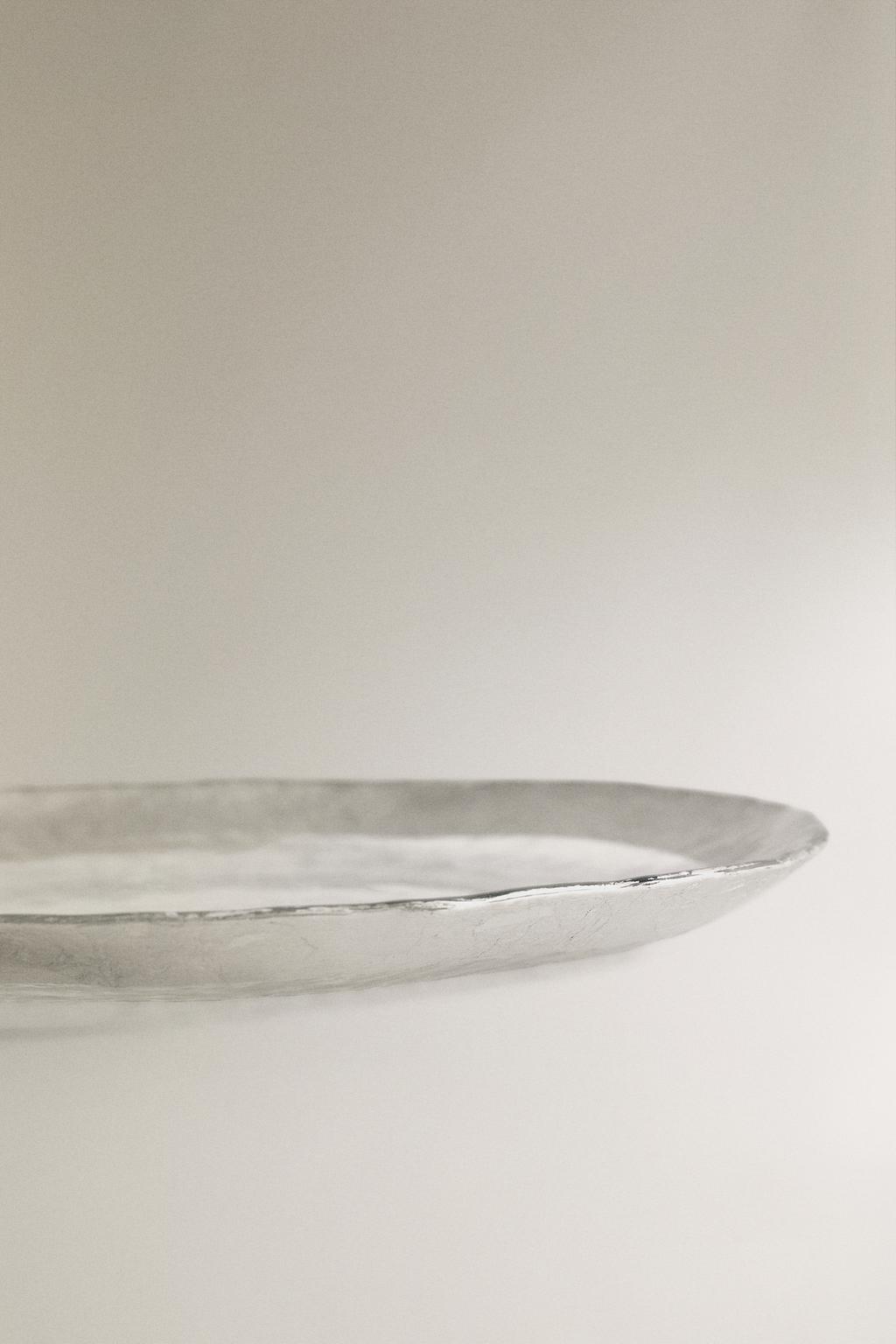 Стеклянная дессертная тарелка с серебристым ободом