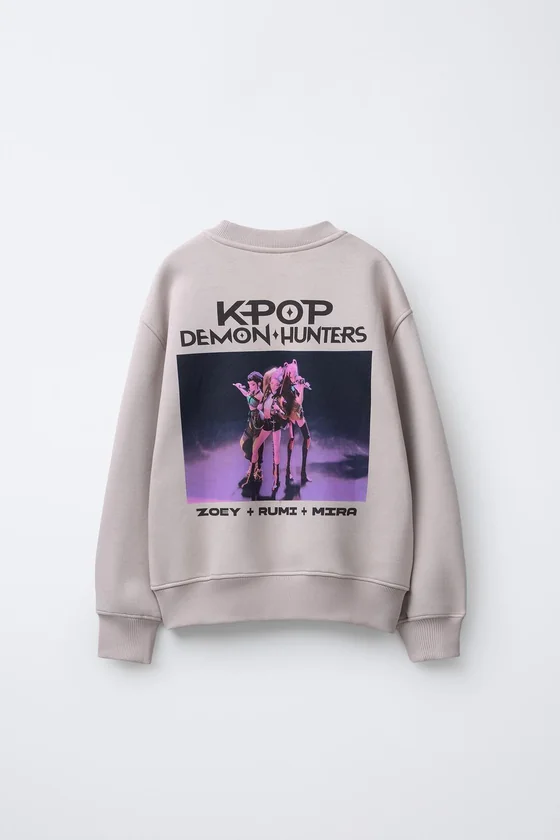 ТОЛСТОВКА С ПРИНТОМ «Kpop Demon Hunters» © Netflix